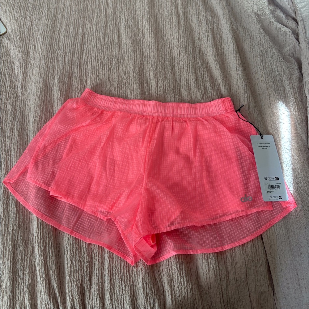 NWT ALO Yoga Neon Bubblegum Game Time Shorts - Picture 2 of 9
